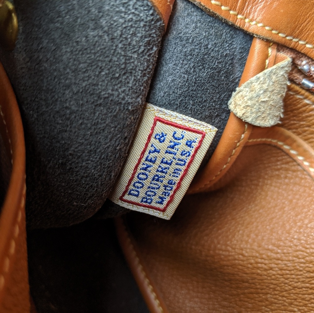 Vintage Dooney and Bourke Crossbody Leather Bag - Picture 5 of 7